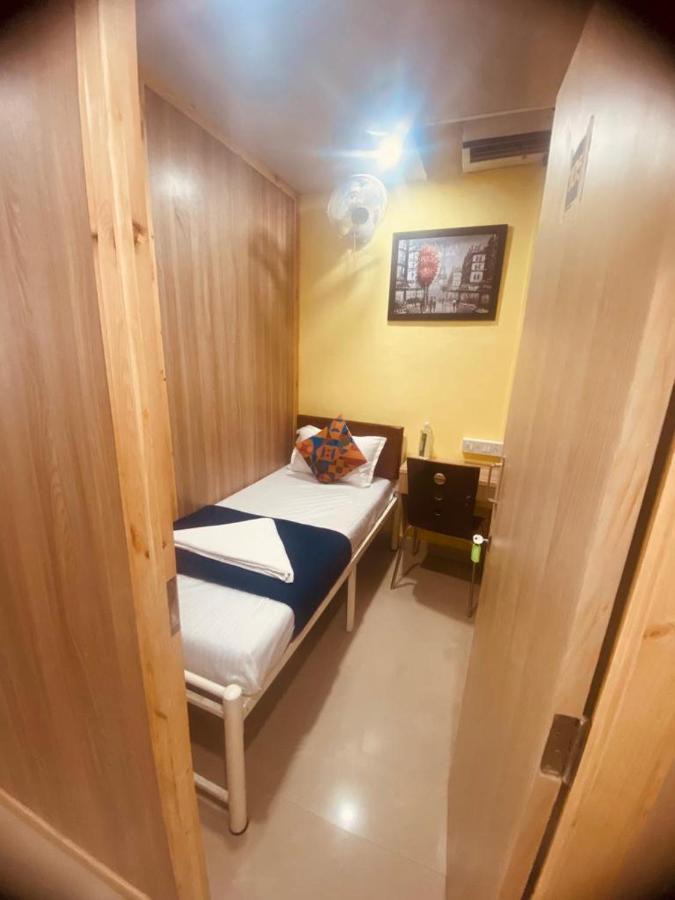Royal Cabin Stay Mumbai Exterior photo