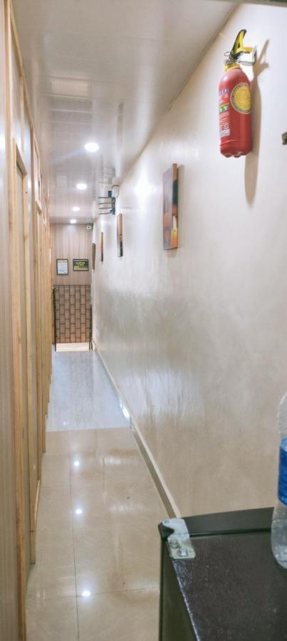 Royal Cabin Stay Mumbai Exterior photo