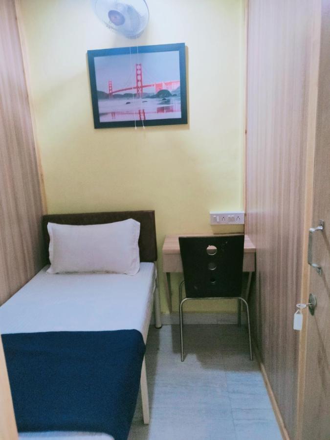 Royal Cabin Stay Mumbai Exterior photo