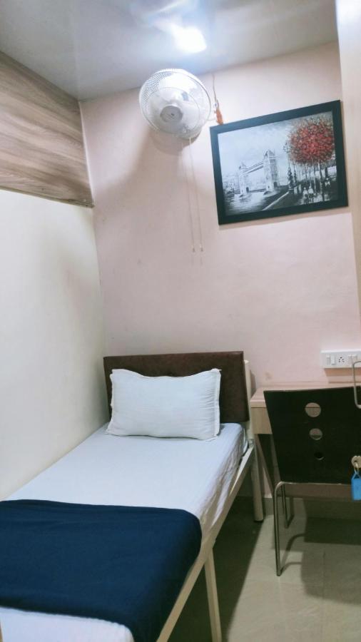 Royal Cabin Stay Mumbai Exterior photo